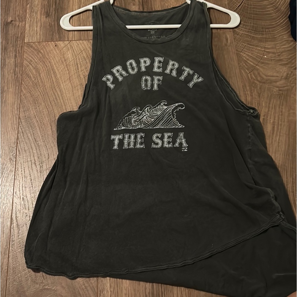 grey/black tank